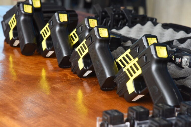 GCM dispõe de tasers para garantir a segurança de Aparecida de Goiânia