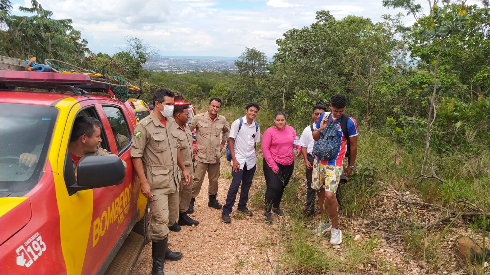 Bombeiros resgatam pessoas perdidas na serra das areias