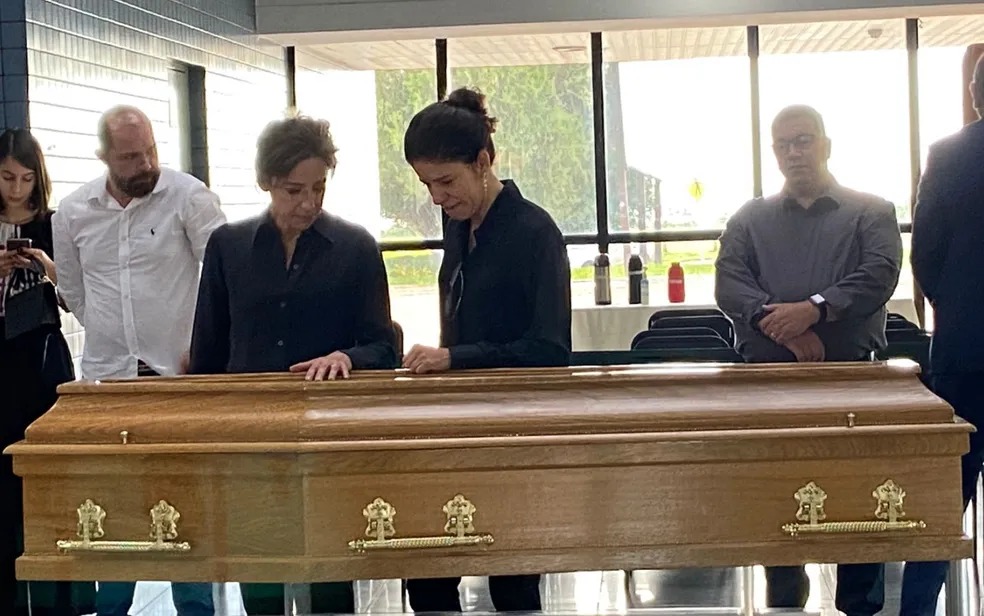 Corpo de Dona Iris é velado no Paço Municipal