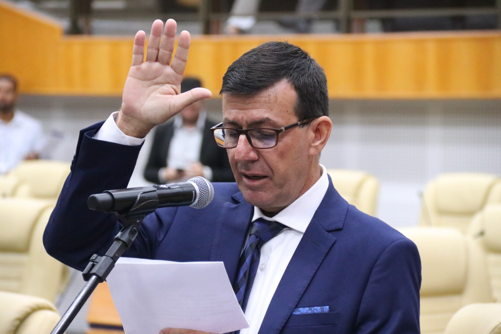 Plenário da Câmara empossa vereador Márcio do Carmo