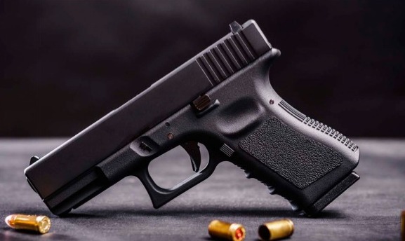 Caiado veta projeto que pretendia criar bolsa-arma