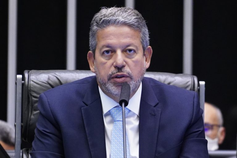 Lira vai entregar ao Ministério Público nomes de mais 41 invasores da Câmara