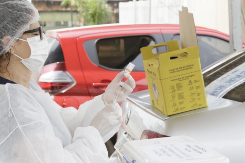 Nova remessa de vacinas contra covid-19 chega em 13 de fevereiro