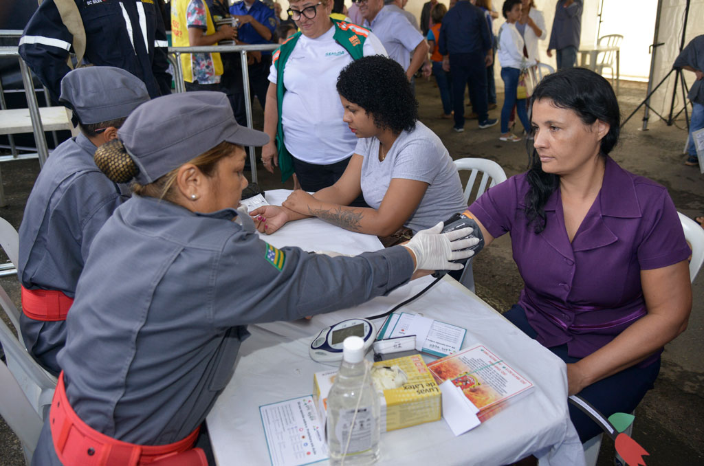 Prefeitura leva mais de 100 serviços gratuitos aos moradores do Santa Luzia e região