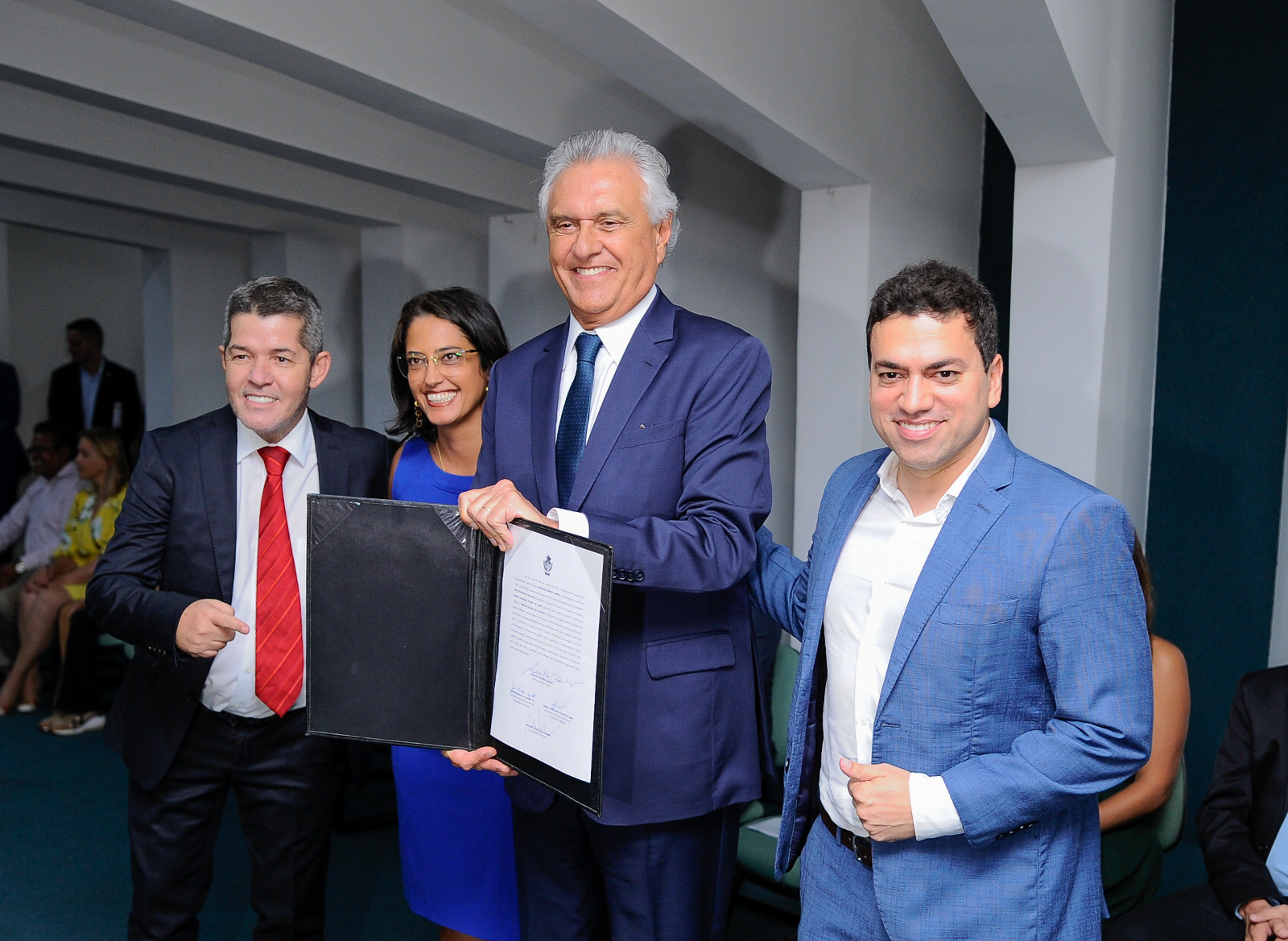 Ronaldo Caiado empossa três novos titulares da equipe de governo