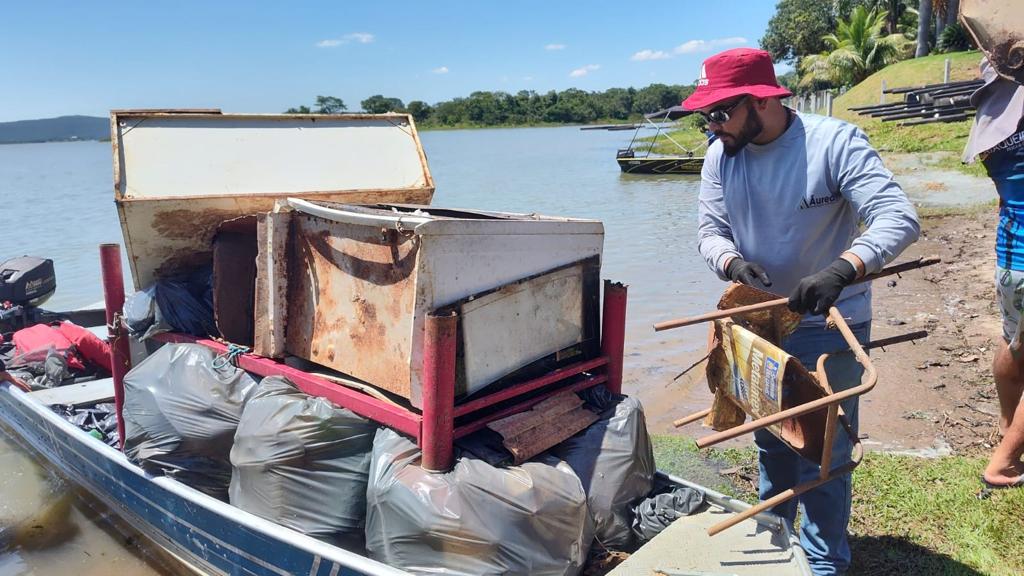 Caldas Novas recolhe 12 toneladas de lixo durante Mutirão de Limpeza do Lago Corumbá I