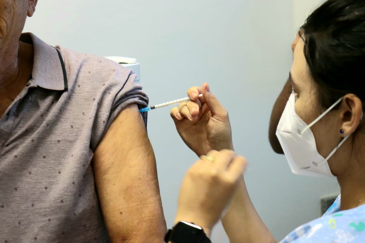 Caldas Novas inicia vacinação noturna a toda população