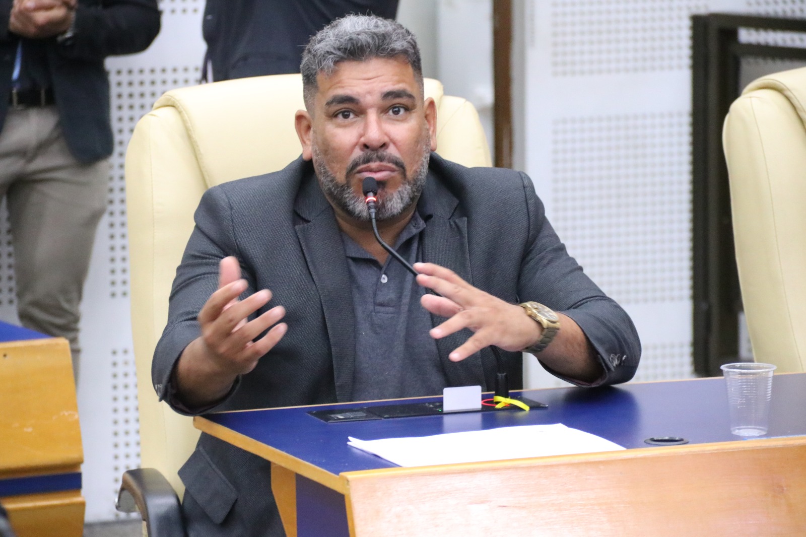 CCJ aprova projeto de Bokão sobre semáforos à base de energia solar