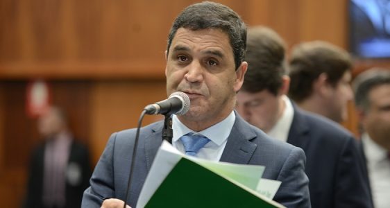 Wilde Cambão propõe transformar duas escolas do Entorno em Colégios militares