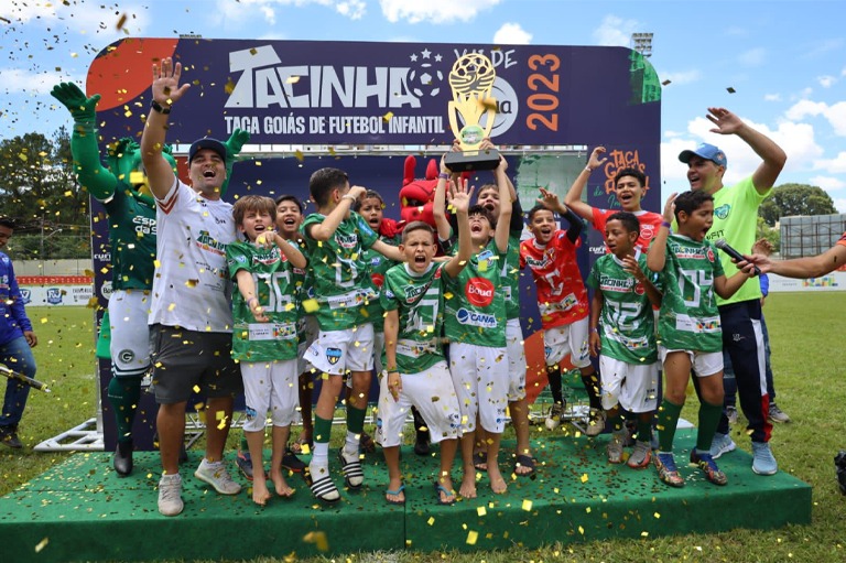 Comunidade aparecidense é campeã da Tacinha das Favelas