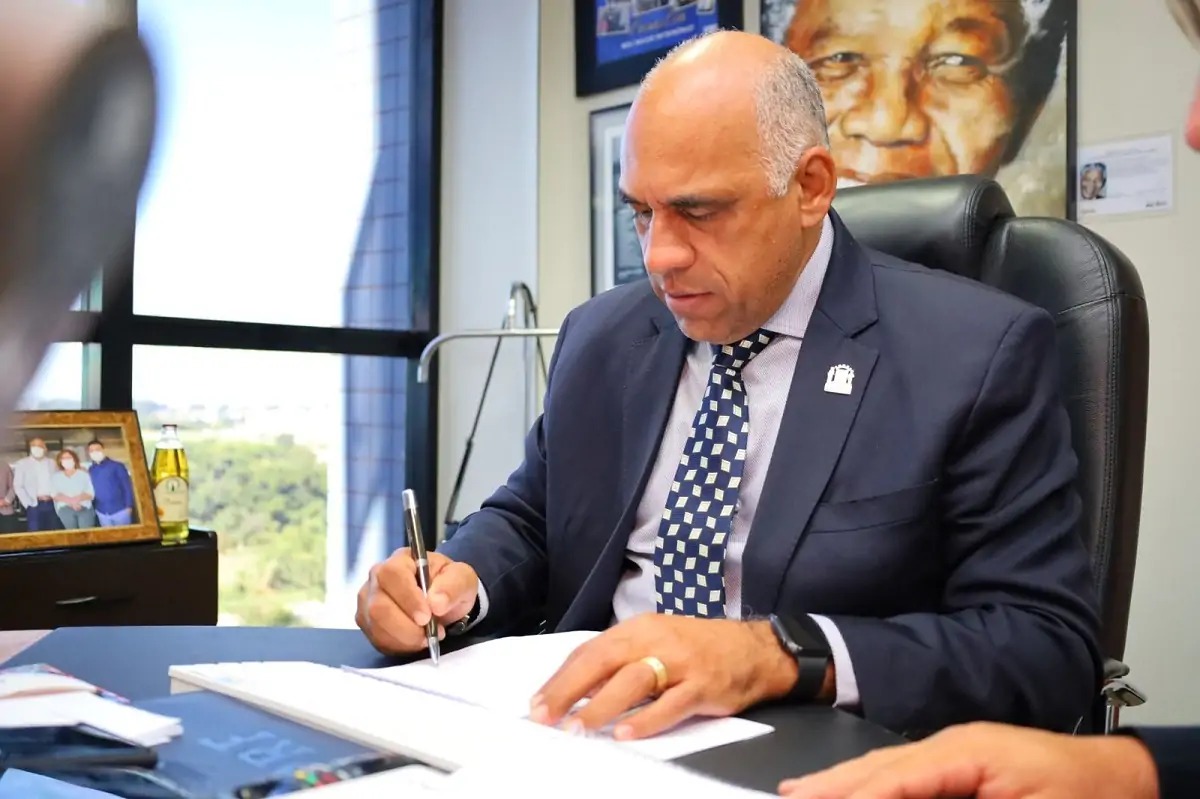 Lei que institui Política Municipal de Prevenção da Automutilação em Jovens no município de Goiânia é sancionada