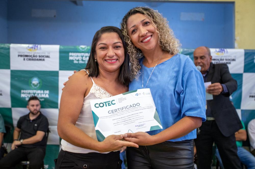 Novo Gama entrega mais de 150 certificados