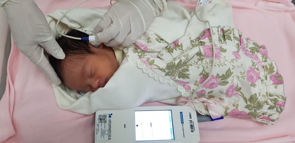 Hospital Estadual da Mulher alerta sobre importância do teste da orelhinha