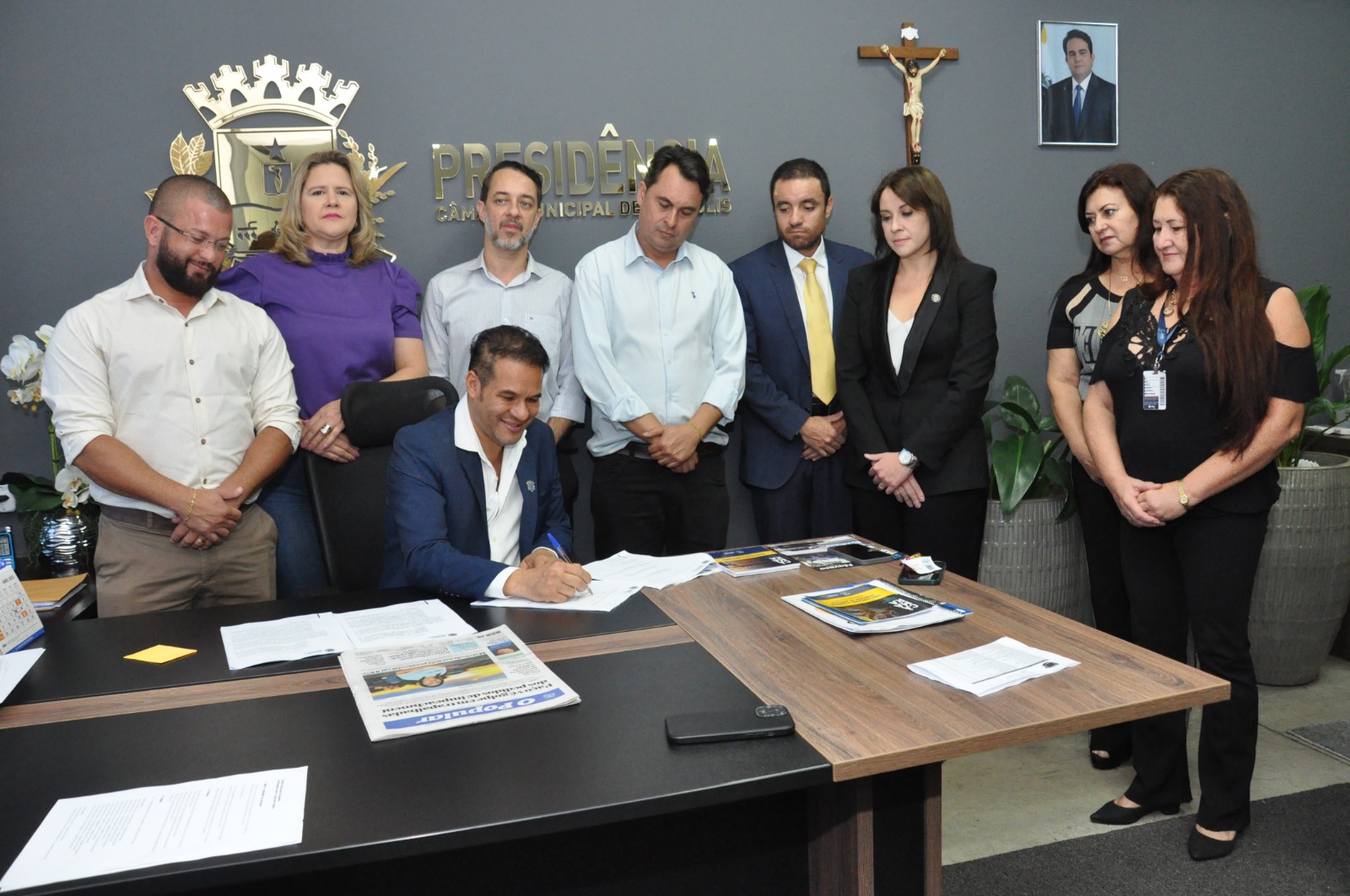 Câmara de Anápolis assina contrato para realizar concurso público