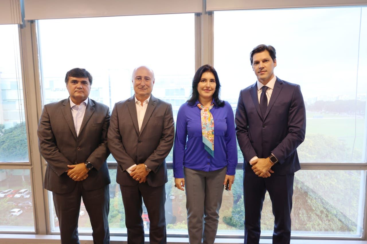 Daniel Vilela discute Reforma Tributária com ministra do Planejamento e representantes do setor lácteo