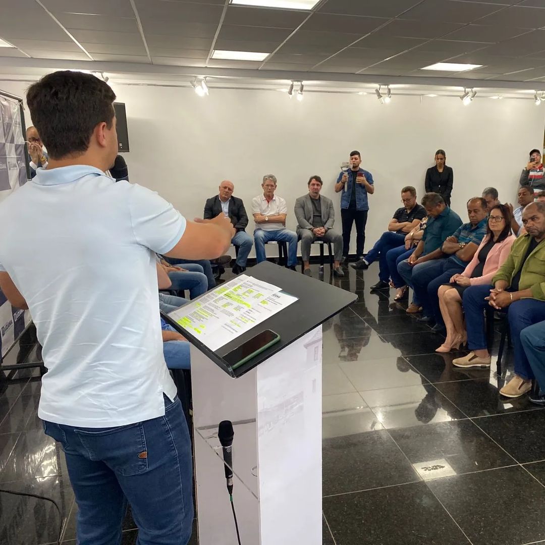 Diego Sorgatto assina termos de concessão de direito real de uso de terrenos para empresas em Luziânia