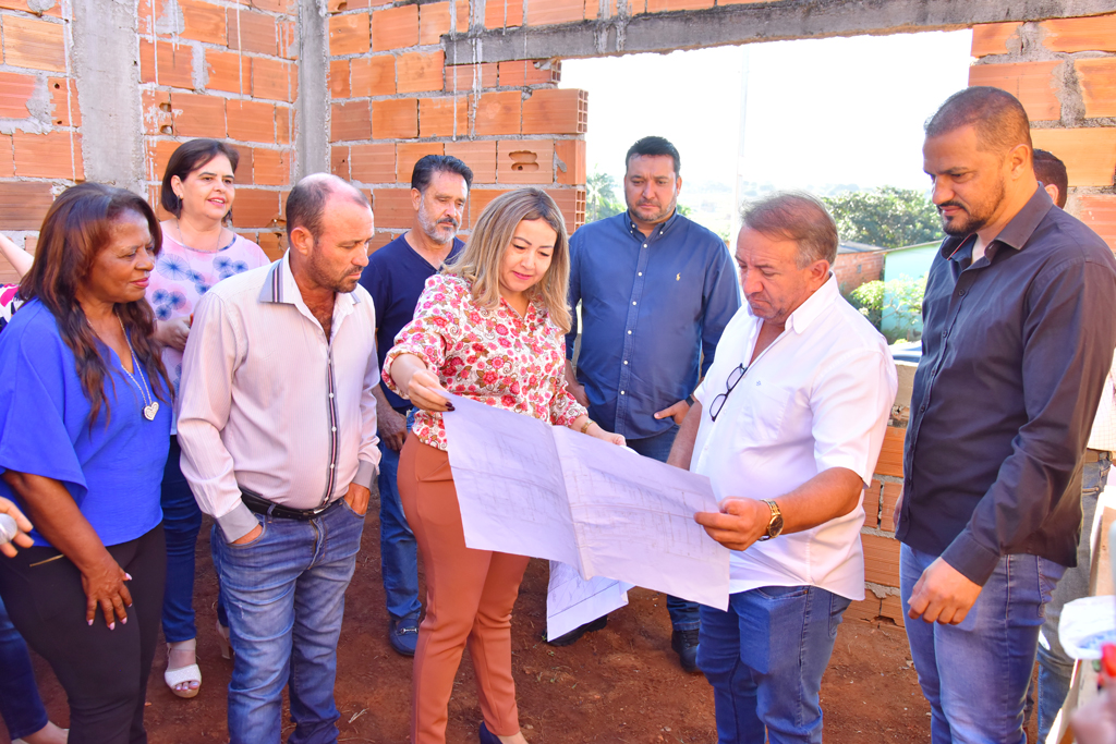 Vilmar Mariano vistoria obras sociais e de infraestrutura em Aparecida