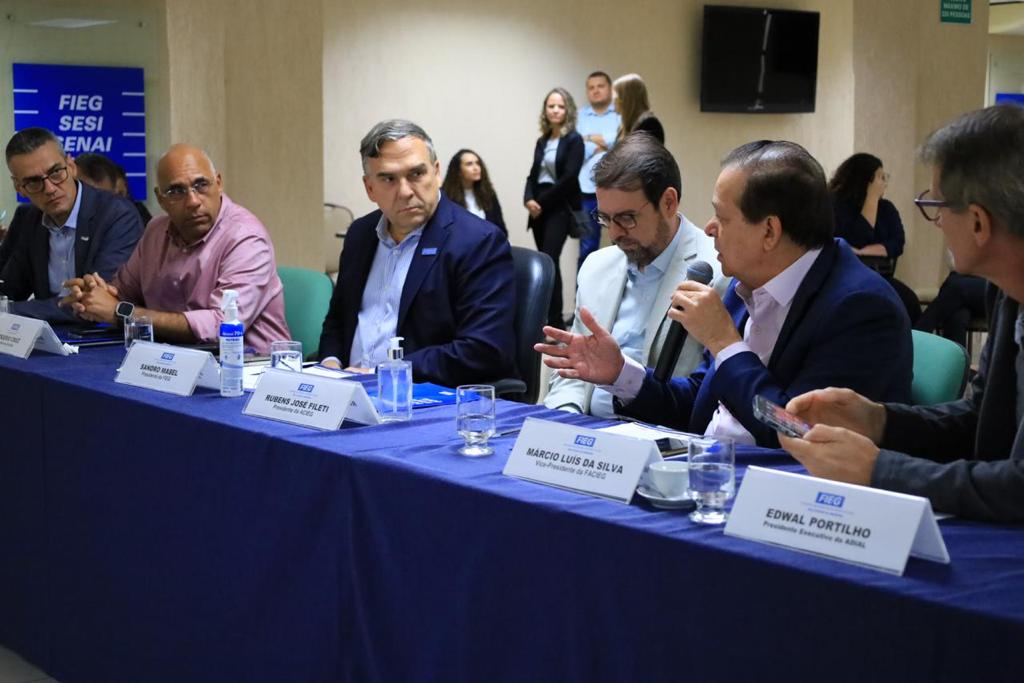 Em reunião com a bancada federal na Fieg, Rogério Cruz defende “Reforma Tributária que preserve autonomia financeira dos municípios”