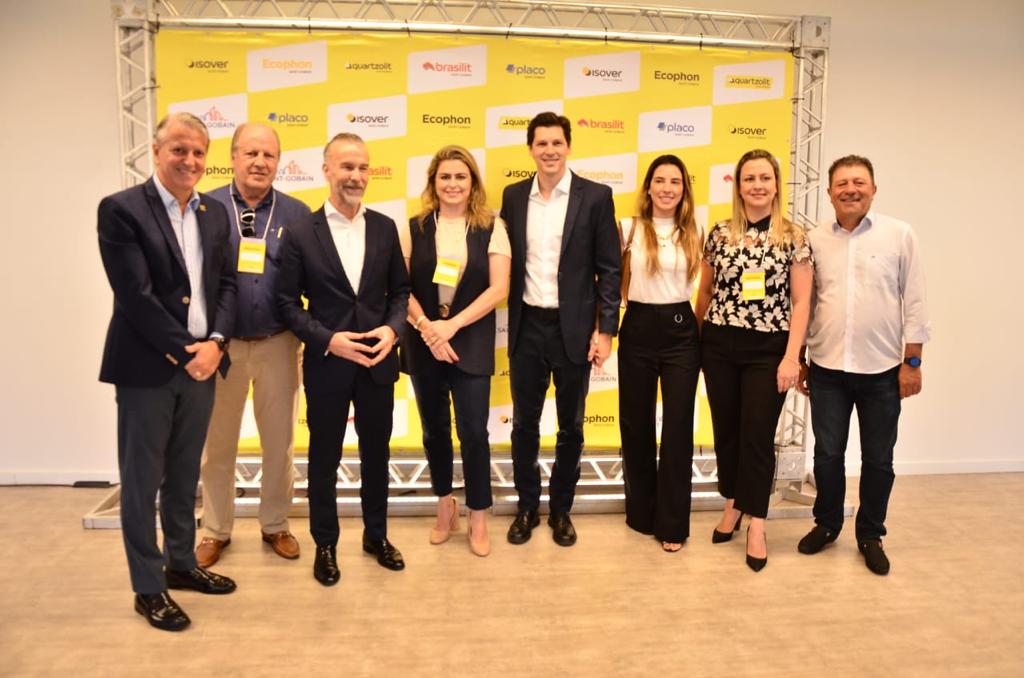 Francesa Saint Gobain abre fábrica em Abadiânia com investimento de R$ 100 milhões