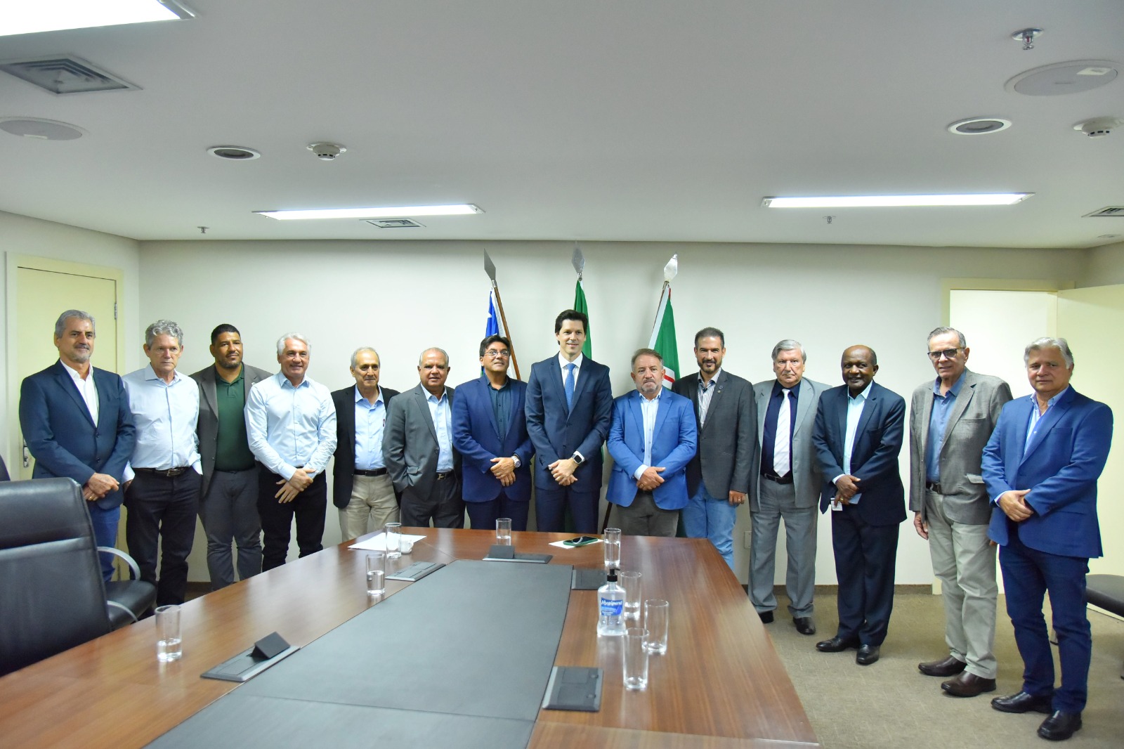 Vilmar e Daniel Vilela assinam TAC que autoriza transferência do Semiaberto de Aparecida