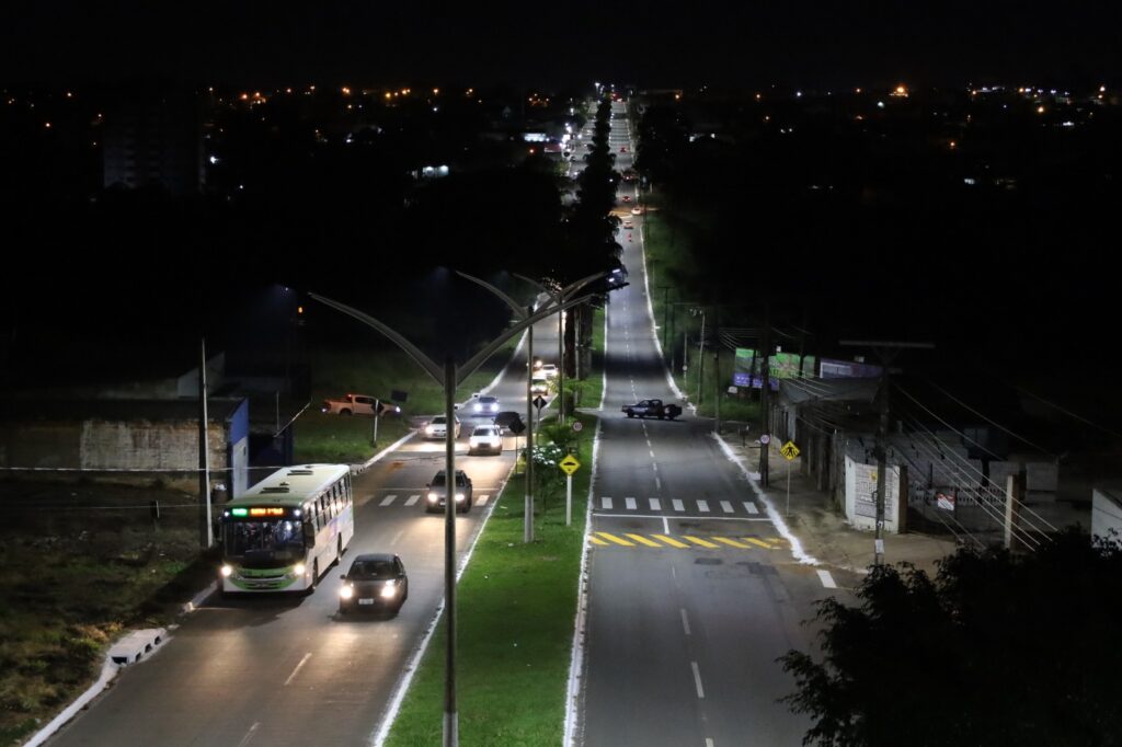 Aparecida entrega primeira avenida totalmente iluminada em LED