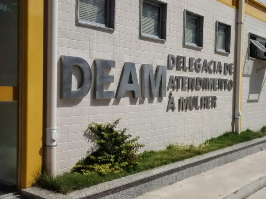 Caiado sanciona lei que cria Delegacia da Mulher em Goiás