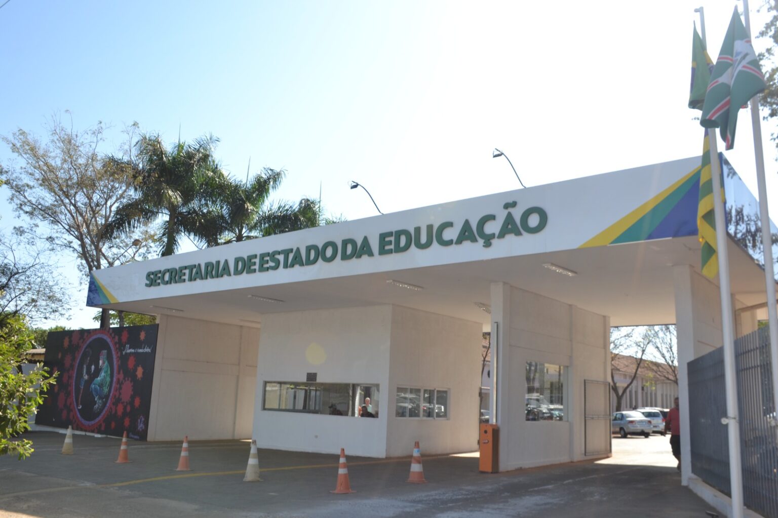 Seduc empossa 315 novos servidores da Educação