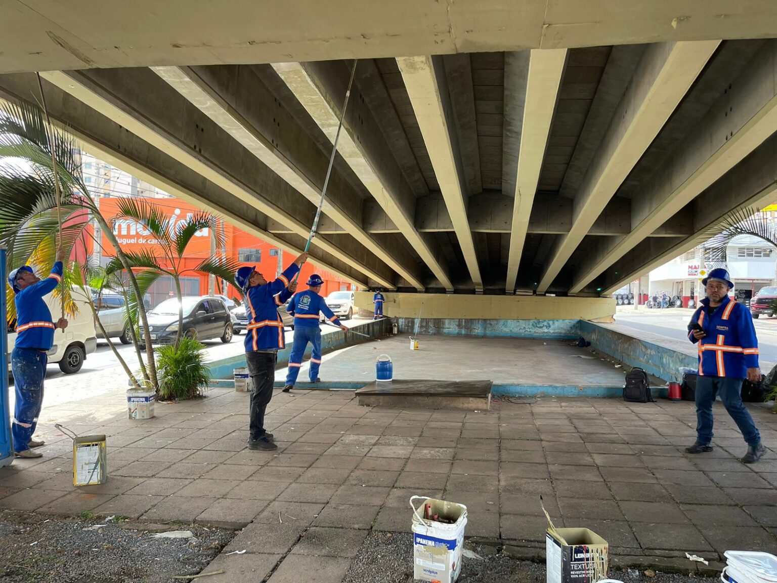 Viaduto da T-63 passa por manutenção para receber projeto Arte Urbana, em Goiânia