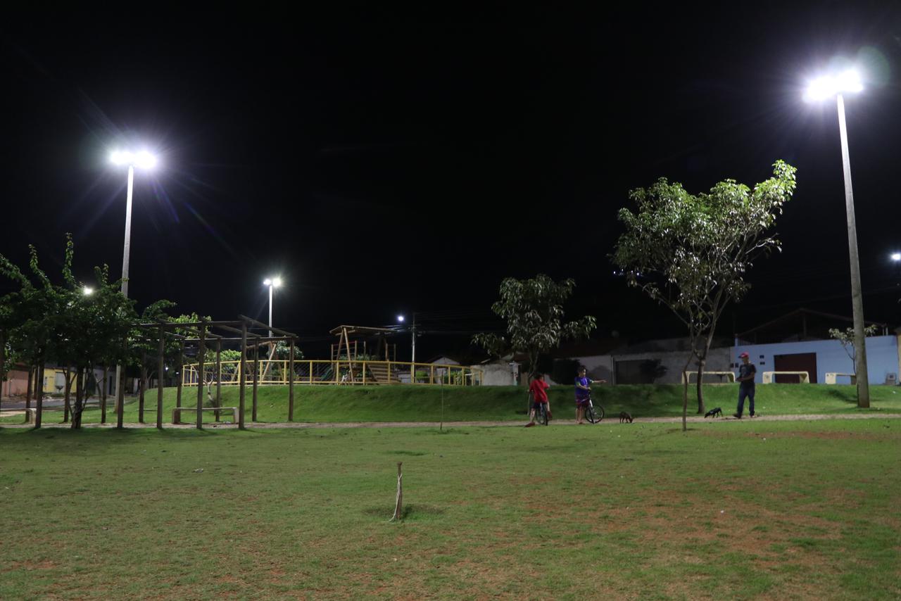 Senador Canedo recebe mais de 7 mil lâmpadas de LED instaladas por toda a cidade