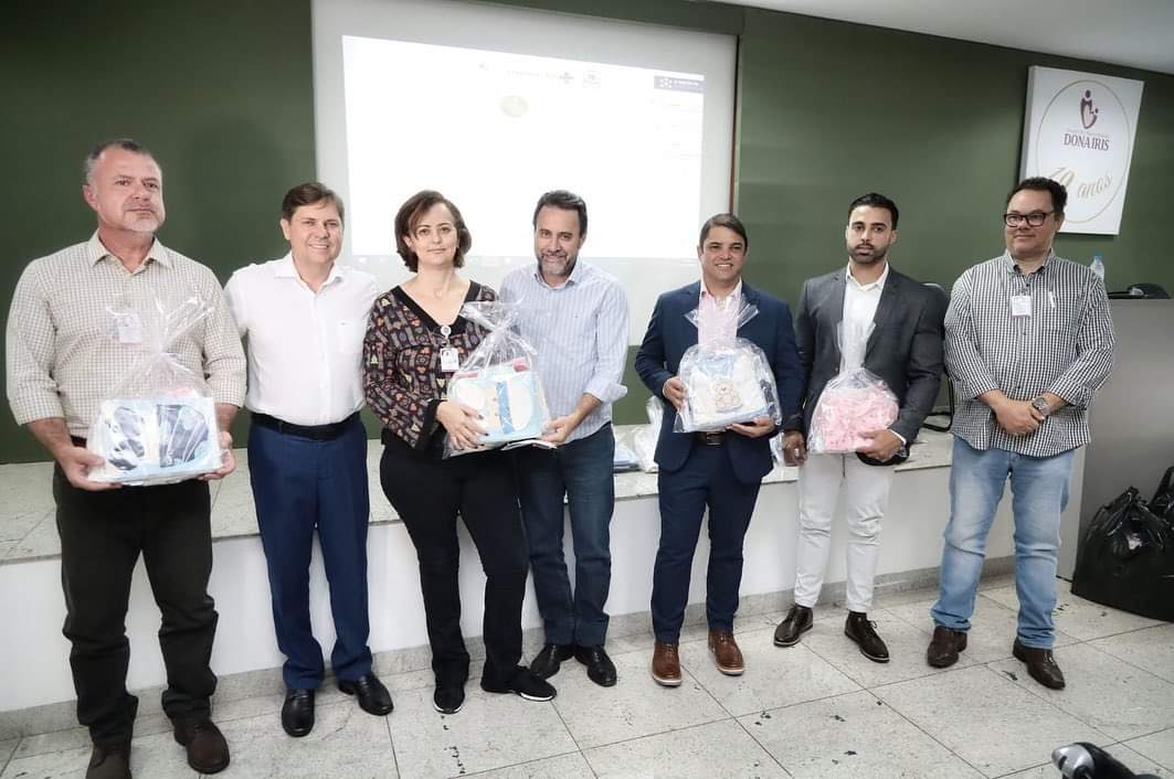 Bruno Peixoto visita Maternidade Dona Iris e entrega kits de enxovais para recém nascidos