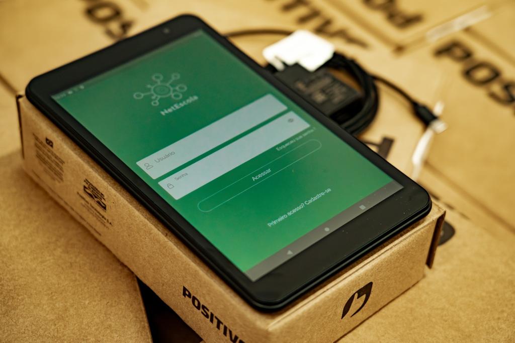 Governo de Goiás anuncia programa para ampliar acesso de alunos e professores à internet