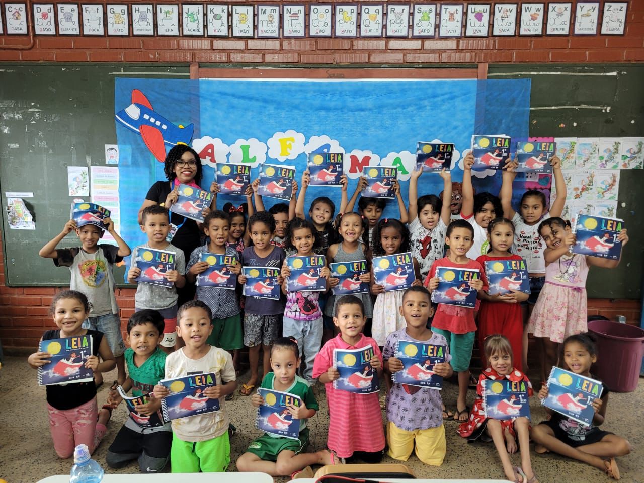 Escolas de Luziânia recebem premiação em programa estadual de alfabetização
