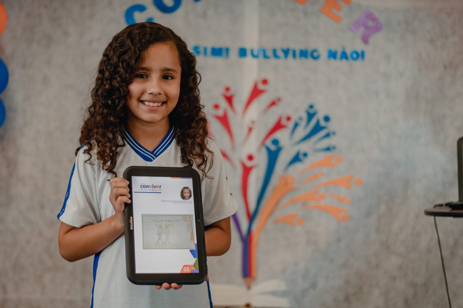 Cultura de paz nas escolas é tema de livro digital criado por estudantes da rede de Anápolis