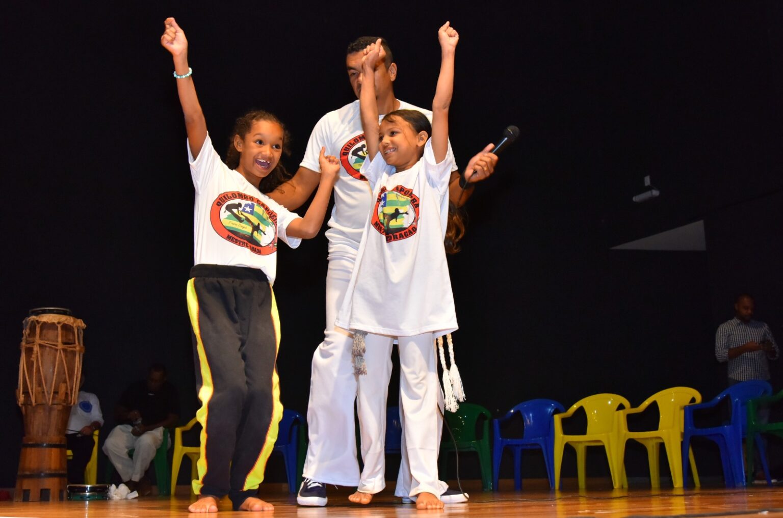 Batizado de capoeira reúne centenas de crianças em Aparecida
