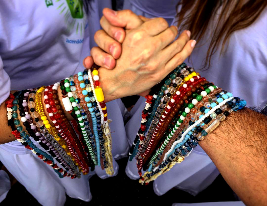 Empregada proibida de usar colar de religião africana deverá ser indenizada