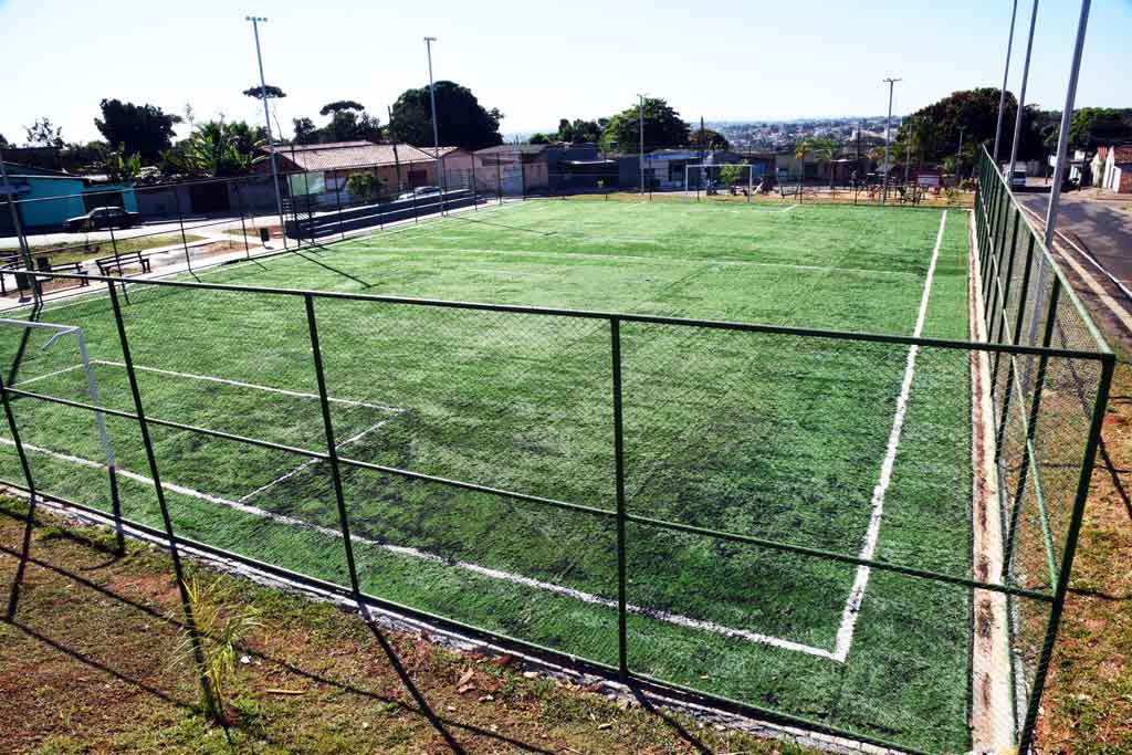 Prefeitura de Aparecida inaugura novo campo sintético do Jardim Cascatas 