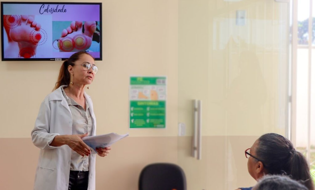 Centro de Referência em Diabetes e Hipertensão de Valparaíso realiza palestra sobre cuidados com pés 
