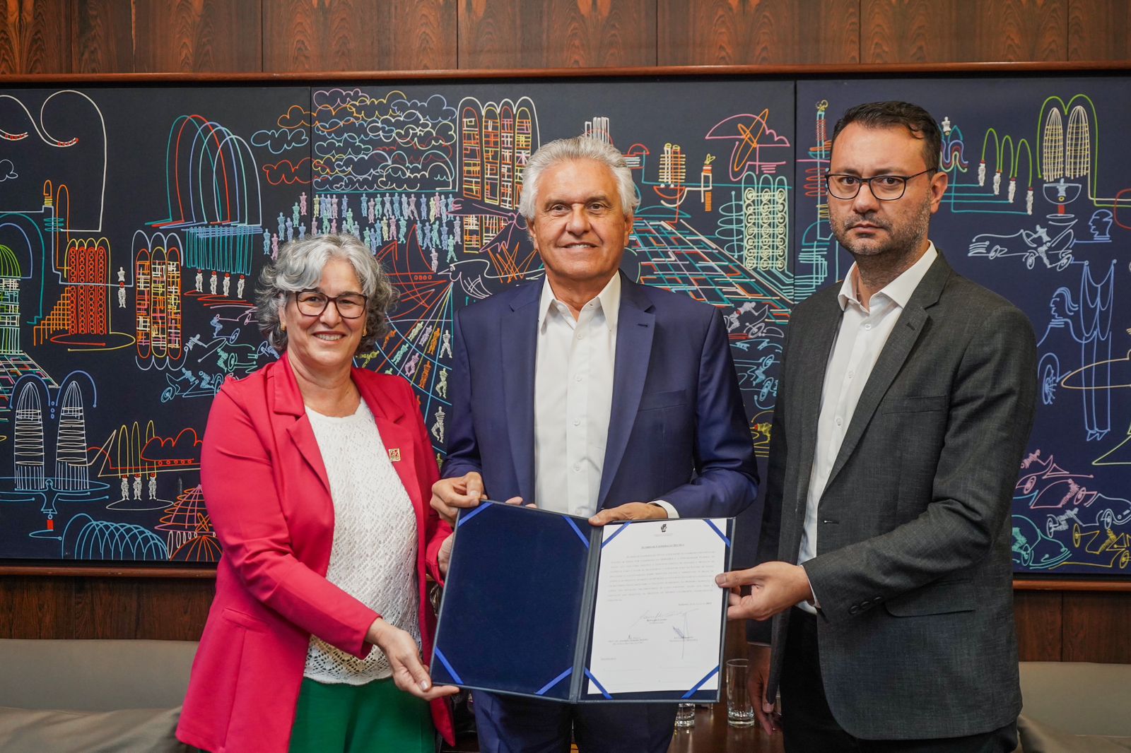 Governo de Goiás e UFG firmam acordo para executar projetos de infraestrutura e transportes