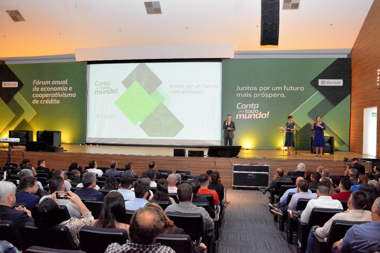 Sicredi Celeiro Centro Oeste realiza fórum anual de economia e cooperativismo de crédito em Goiás