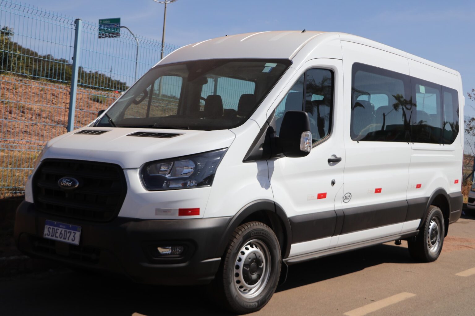 Senador Canedo ganha van para transporte de pacientes