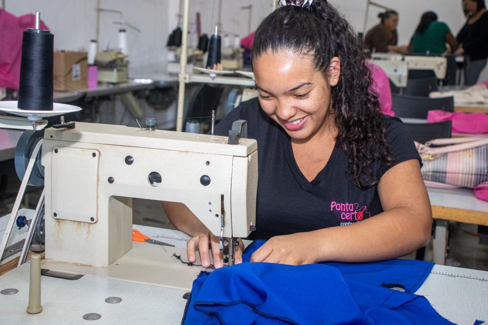 Curso de corte e costura é ministrado em Novo Gama   