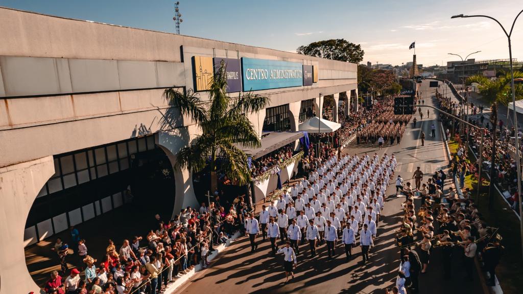 Desfile cívico-militar marca o aniversário de 116 anos de Anápolis