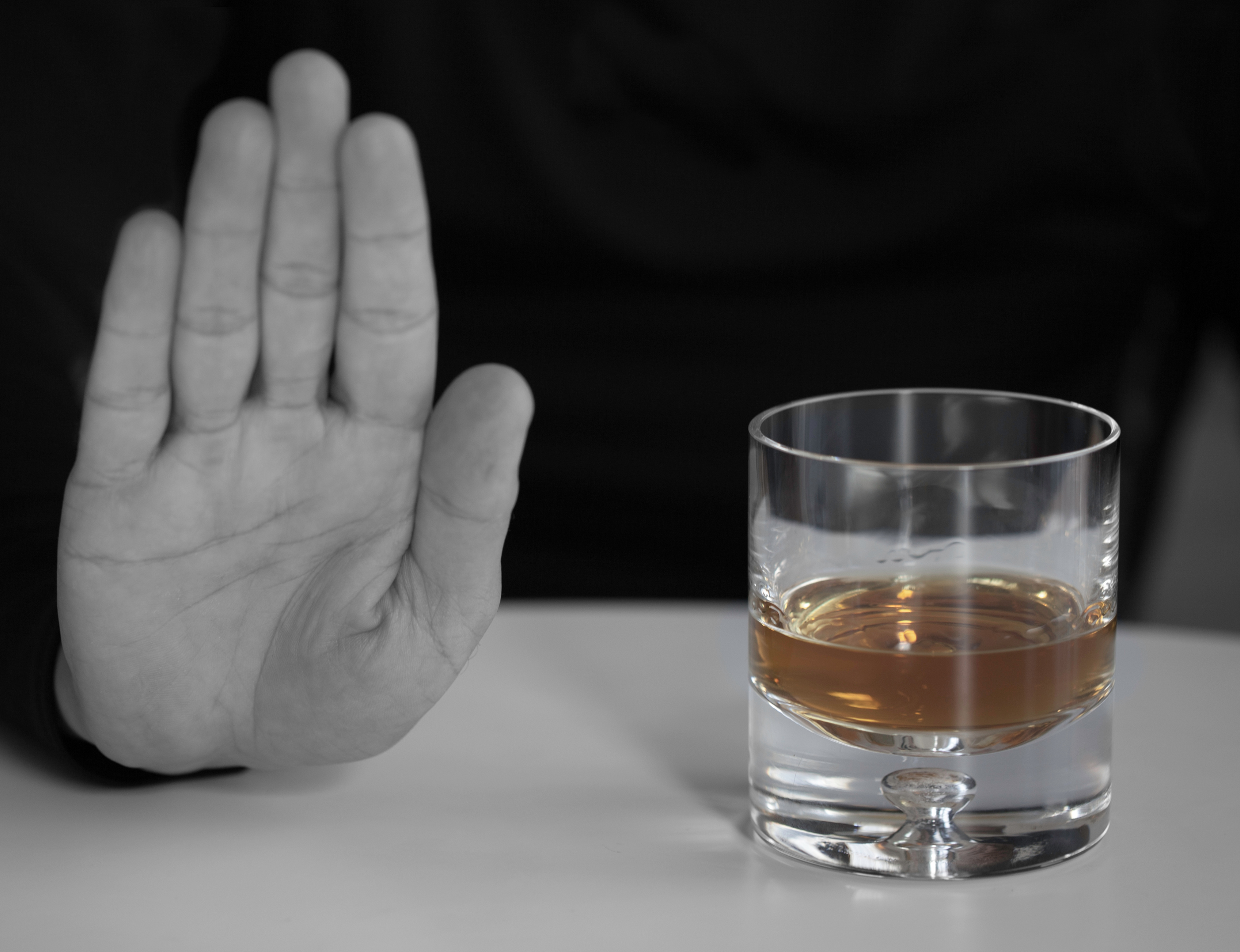 Veter Martins pleiteia assistência a mulheres que fazem uso abusivo de álcool