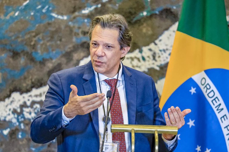 ECONOMIA: Crescimento acima da média mundial tem que ser o objetivo do Brasil afirma Haddad,
