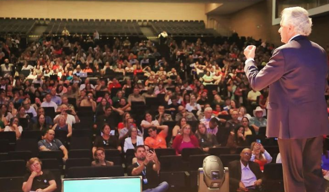 Caiado empossa novos gestores das escolas públicas em Anápolis