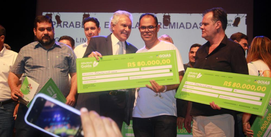 Cidade Ocidental recebe o Prêmio LEIA do Programa AlfaMais