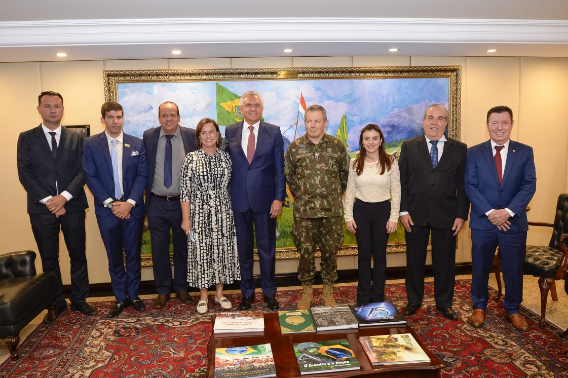 Caiado assina convênio com Exército para início da duplicação da GO-213, entre Morrinhos e Caldas Novas