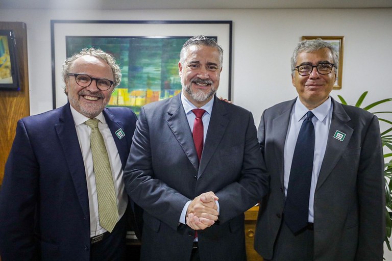 Ministro da Secom recebe filho do jornalista Vladimir Herzog