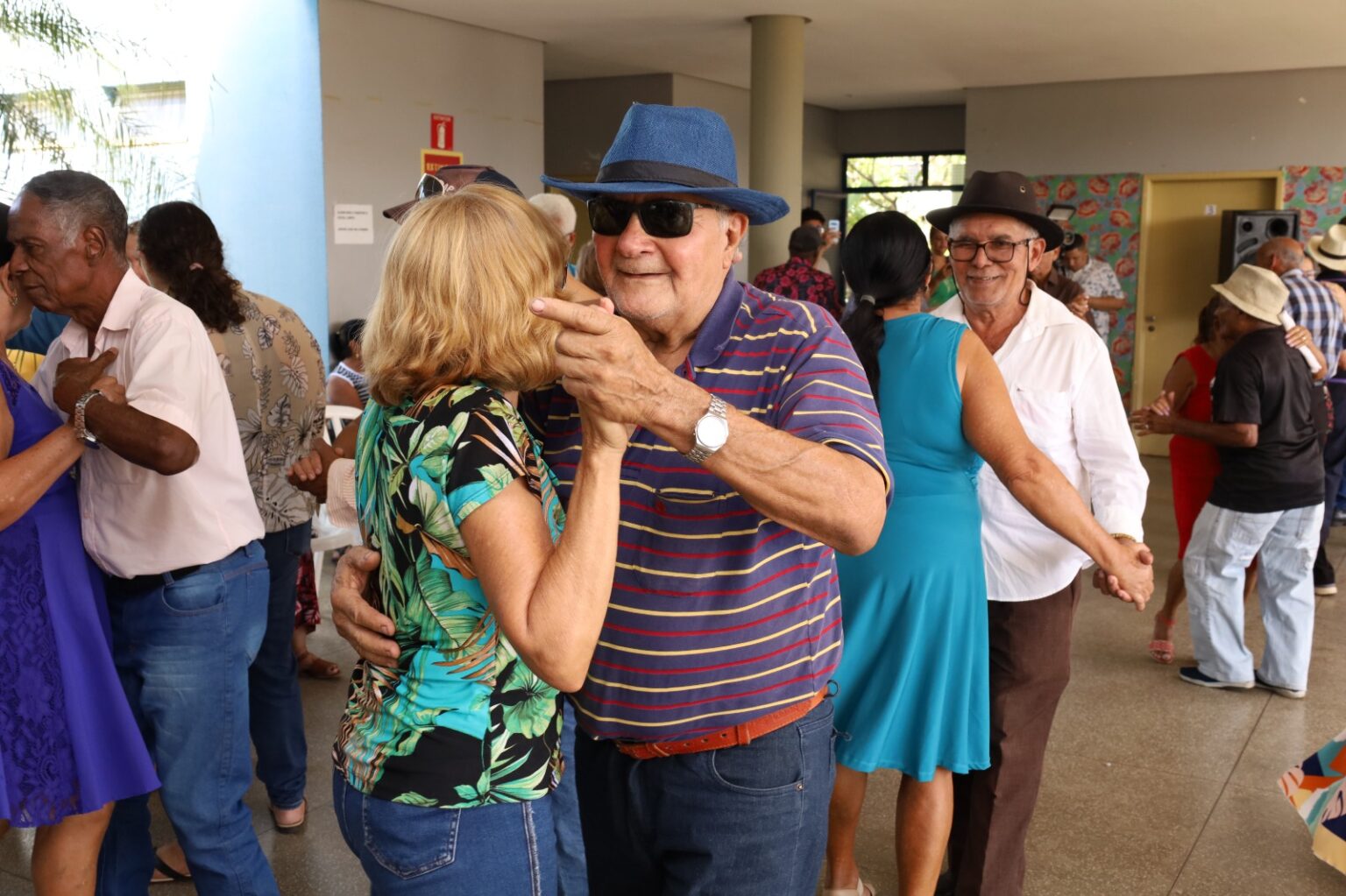 Baile da Terceira Idade promove socialização de idosos de Aparecida
