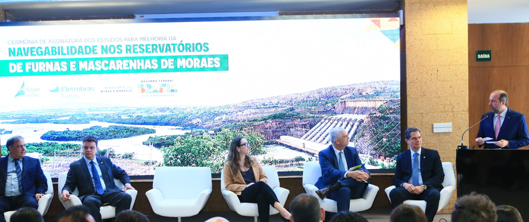 Ministro de Minas e Energia promove expansão sustentável do transporte aquaviário em Furnas para impulsionar o desenvolvimento social